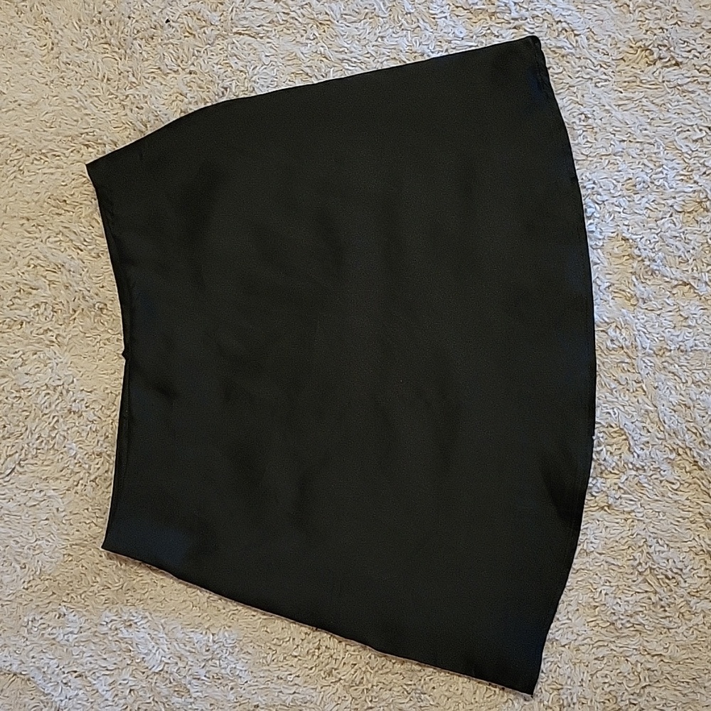 Short Black Satin Skirt. Fully Lined. Size Large NWOT